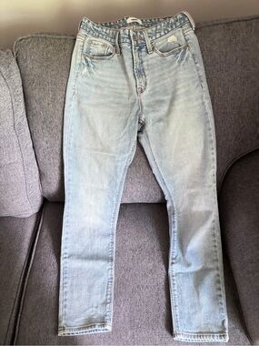 Light Wash Women’s low mid-Rise Jeans